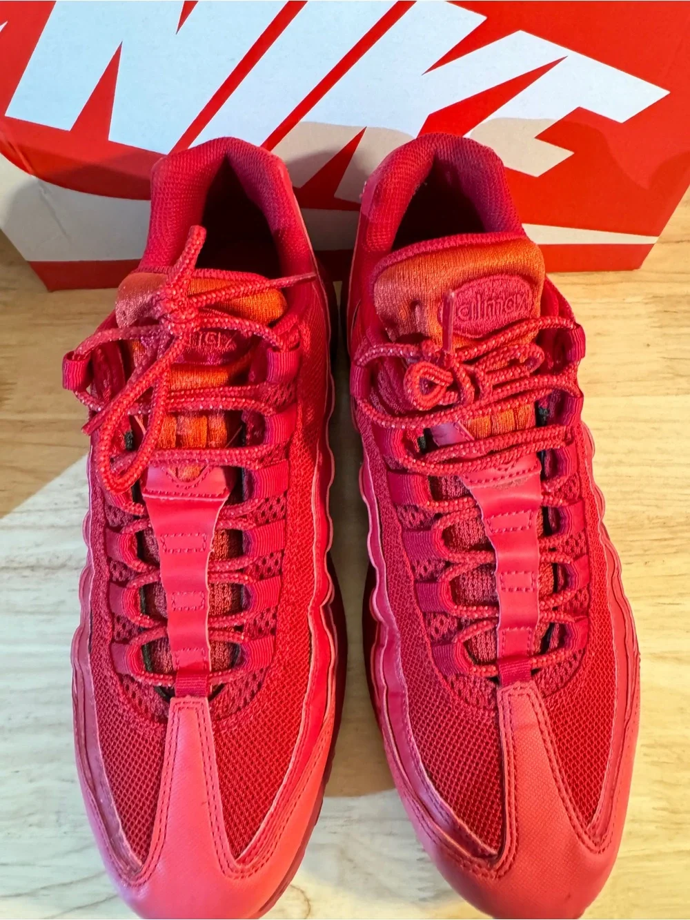 Nike Men’s Varsity Red Air Max 95 Size 10D